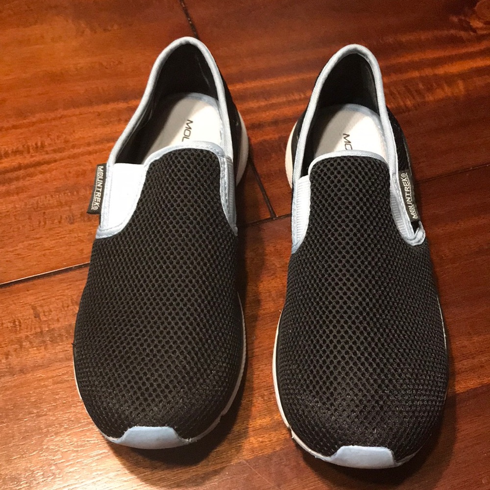 Women’s Mountrek shoe size 7